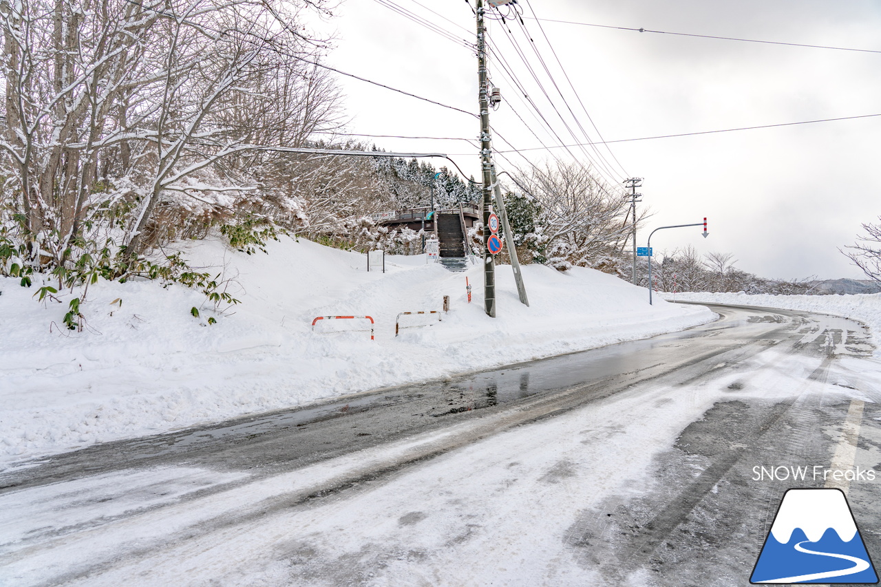 知内町営スキー場｜リフト利用料金は、大人も子供も全日「無料」！海に浮かぶ函館山を眺めながら、気持ち良く滑れる北海道最南端のスキー場！